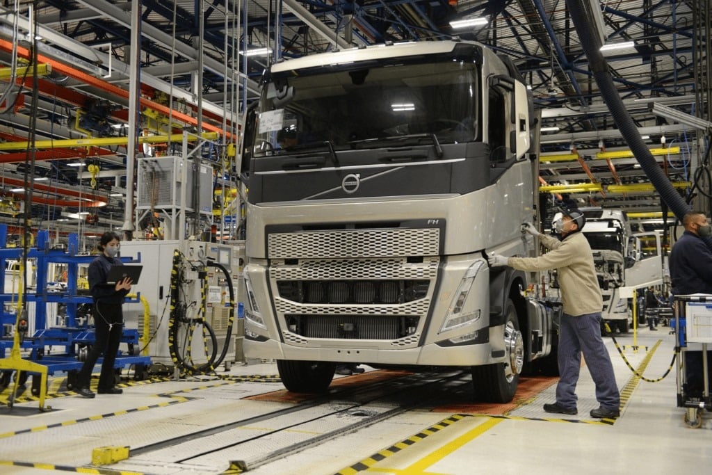 Você está visualizando atualmente Volvo marca largada na produção em massa de caminhões elétricos