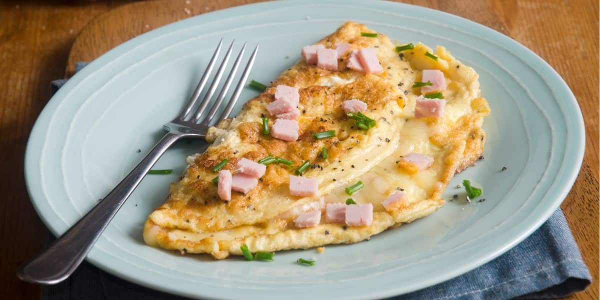 Leia mais sobre o artigo Omelete 4 queijos leve e saboroso muito fácil de preparar toda família vai adorar