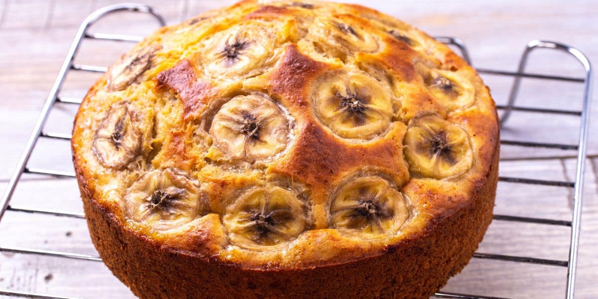 Bolo de banana simples no liquidificador - Fácil