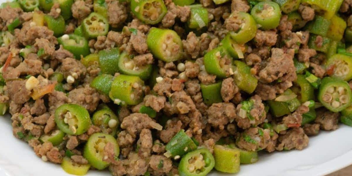 Leia mais sobre o artigo Quiabo refogado com carne moída bem temperadinho e delicioso para o almoço da família