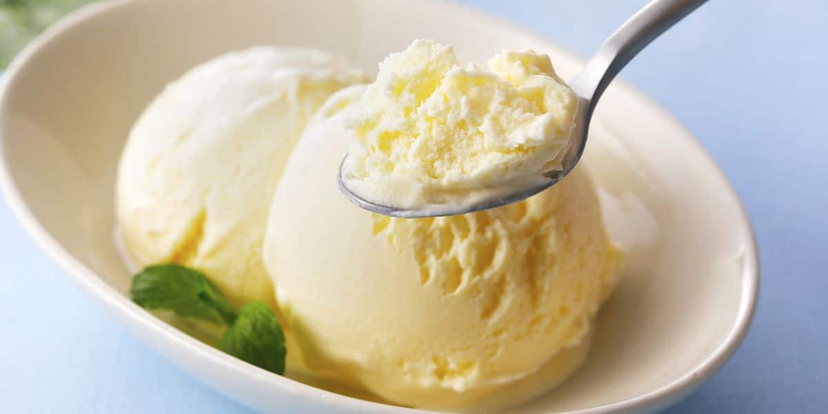 Leia mais sobre o artigo Receita de sorvete de milho caseira uma sobremesa cremosa e bem deliciosa para toda família