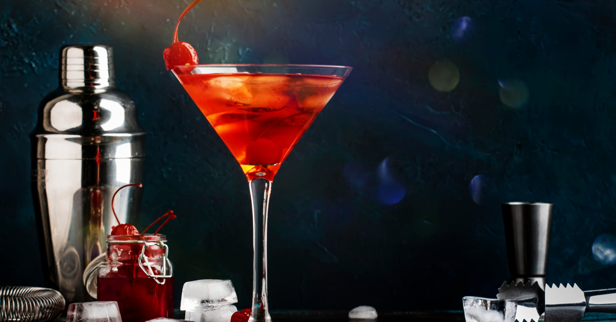 Descubra a elegância do Drink Manhattan, um coquetel clássico cheio de história e sabor. Aprenda a receita e explore suas fascinantes variações!